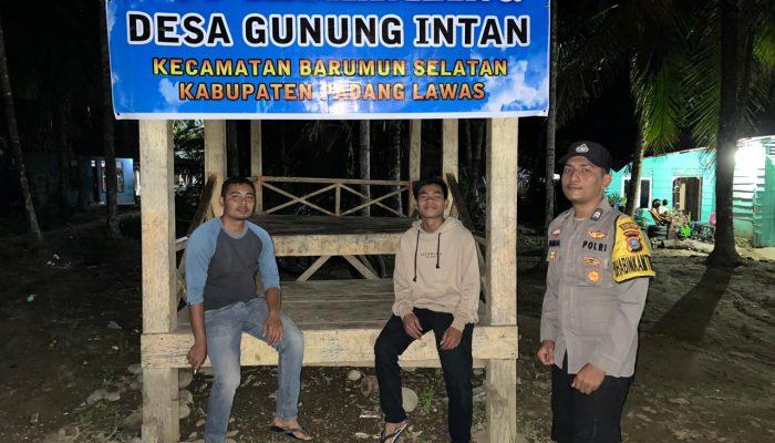 Bhabinkamtibmas Polsek Barumun Sambang Pos Kamling di Desa Binaan