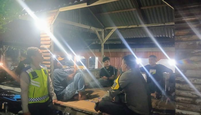 Jaga Kamtibmas, Personil Polsek Sosa Lakukan Pengamanan Pasar Malam