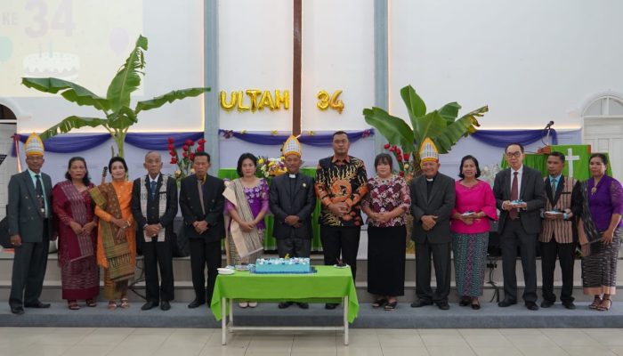 Bupati Toba Ajak Gereja Edukasi Masyarakat Tentang Bahaya Narkoba,Judi dan Penggunaan Medsos pada HUT Ke 34 GMI Manna Balige