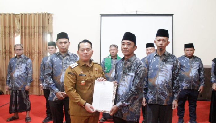 Bupati Palas Kukuhkan Dewan Pendidikan Kabupaten Palas Periode 2025-2029