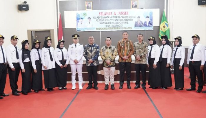Bupati Palas Serahkan SK Dan Penandatanganan Kontrak Kerja 15 Orang PPPK Serta Seorang Dari IPDN