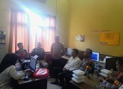 Ka SPKT Polres Padang Lawas Memberikan Arahan Untuk Melayani Masyarakat Secara Humanis