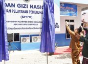 Bupati Palas Hadiri dan Potong Pita Launching Perdana Program MBG SPPG Yayasan Ponpes Syekh Muhammad Dahlan Sibuhuan