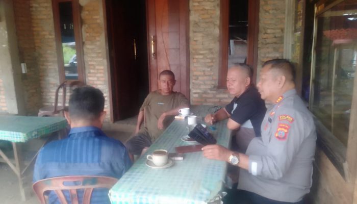 Menjaga Kamtibmas yang Kondusif, Polisi Lakukan Sambang Desa Tatap Muka Dengan Warga