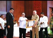 Bupati Pakpak Bharat Terima Apresiasi Salah Satu Kabupaten UHC Atas Keaktifan Kepesertaan JKN