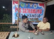 Bhabinkamtibmas Polsek Sosa Patroli dan Cek Pos Kamling di wilayah Hukumnya