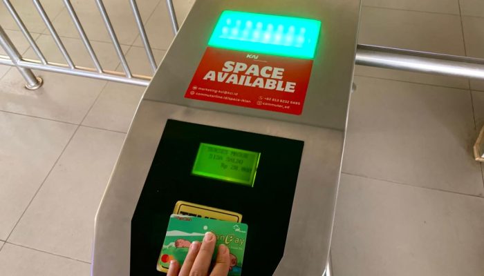 Gak Perlu Pusing Hitung Jejak Karbon, Kini Pengguna Transportasi Umum Bisa Cek Otomatis Lewat SanPay Karya Mahasiswa UPER!