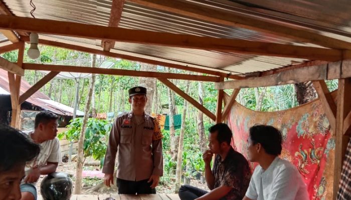 Lewat Sambang dan Tatap Muka Bhabinkamtibmas Ajak Warga Wujudkan Kamtibmas Kondusif