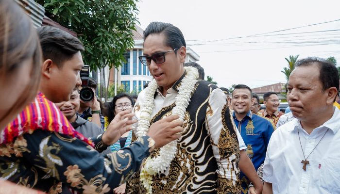 Safari Natal di Paroki St. Fransiskus Assisi Padang Bulan, Rico Waas Ajak Jemaat Perkuat Keharmonisan Keluarga