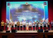 Warga Korban Banjir Bandang Bertahan Hidup Tanpa Bantuan, Bupati Langkat Terima Penghargaan di Hotel Adimulia Medan