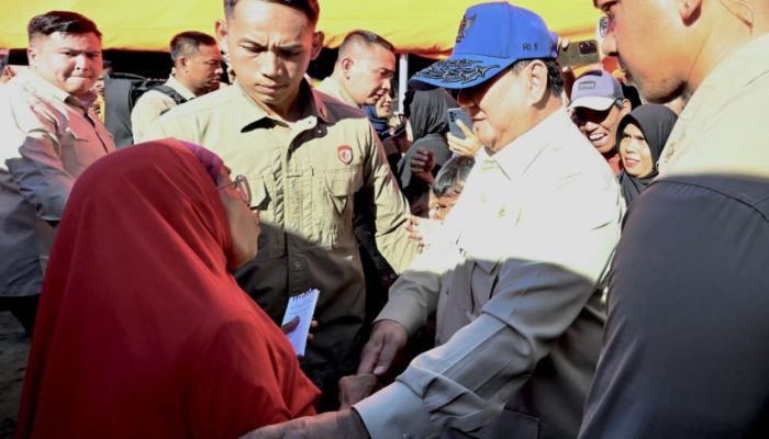 Presiden Prabowo Datang, Mendengar, dan Bantu Warga Terdampak Banjir di Padang Pariaman