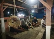 Bhabinkamtibmas Polsubsektor Polsek Sosa Melaksanakan Patroli dan Pengecekan Pos Sat kamling