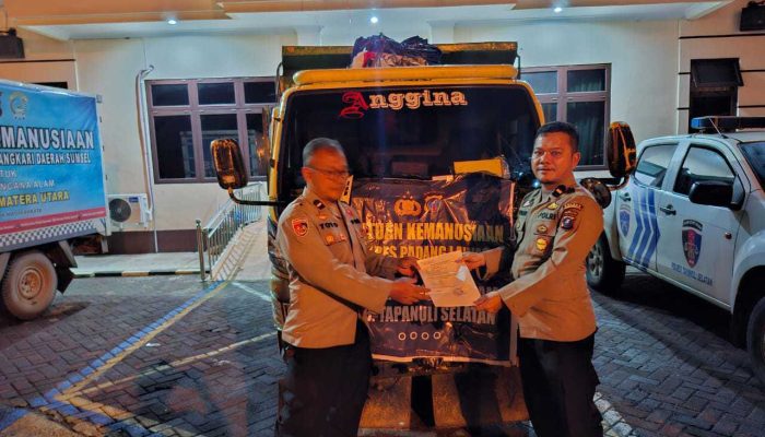 Wujud Kepedulian Terhadap Sesama, Polres Palas Serahkan Bantuan Kemanusiaan untuk Korban Bencana Alam di Kabupaten Tapsel