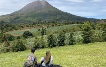 Ngopi Berlatar Gunung Sinabung, Bikin Betah Tak Mau Beranjak